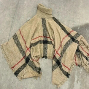 Charlotte daniel  poncho